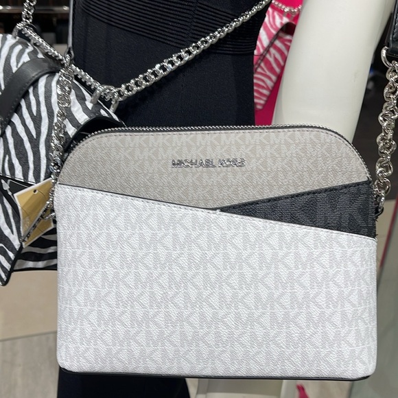 Michael Kors Jet Set Travel Color-Block Signature Logo Crossbody Bag
Optic White - Picture 15 of 16